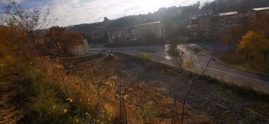 Teren intravilan 2 nivele PUZ spatii comerciale si locativ 1500 respectiv 2000 mp - 3