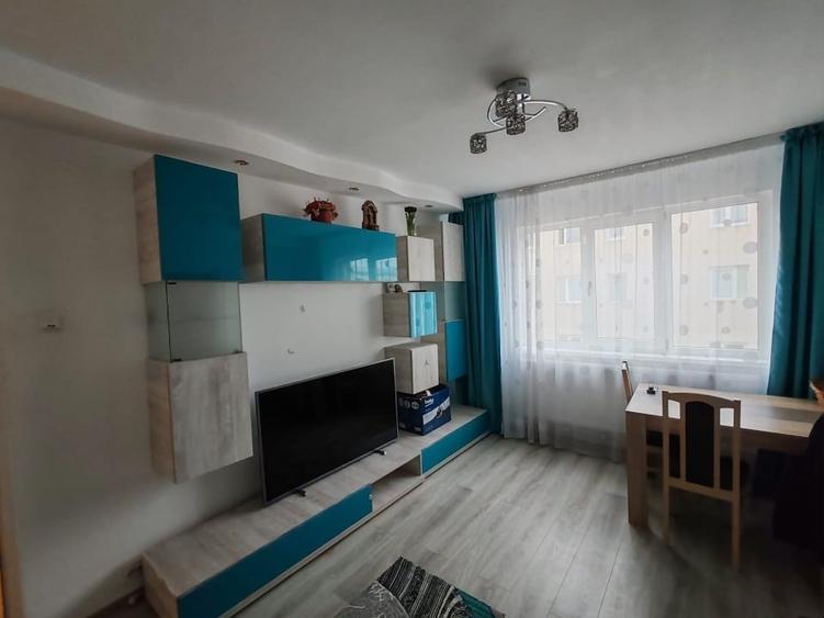 Vând apartament 3 camere semidecomandat 55mp izolat gaze et3 str.Aleea Farului h - 2