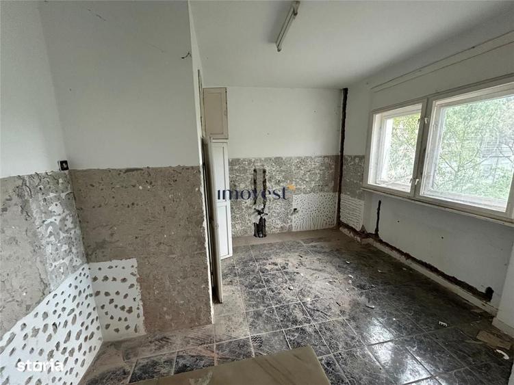 Casă cu 4 camere în Titulescu