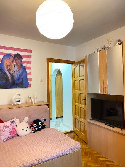PROPRIETAR - vând apartament cu 4 camere  - 16