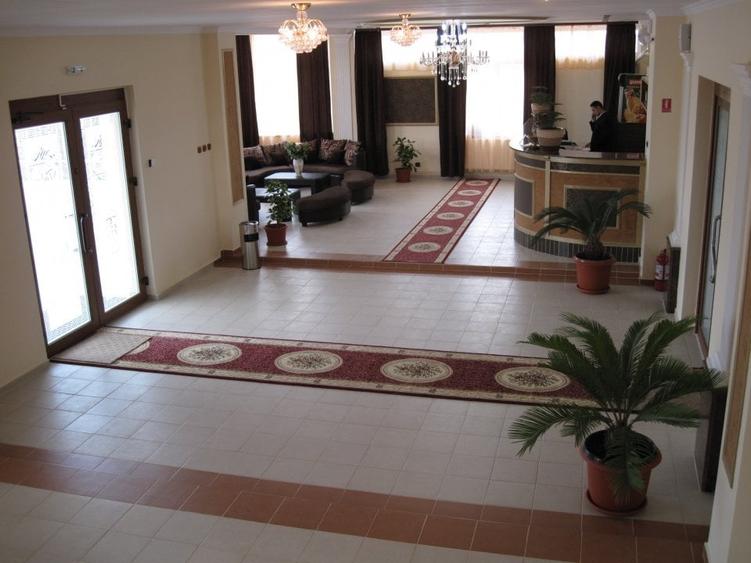 Vand sau inchiriez hotel 28 camere, 2 restaurante, sala conferinte, foisor etc. - 4