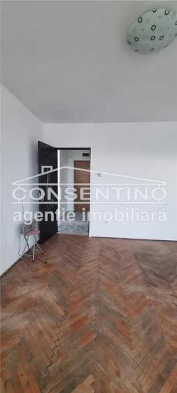 Se vinde imobil cu 2 camere , bdul N. Balcescu , liber , decomandat - 3