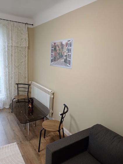 Inchiriez apartament, doua camere, etajul 1. - 5
