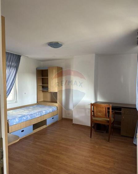 Casa spa?ioasa in Ciritei, gata de mutat - 6