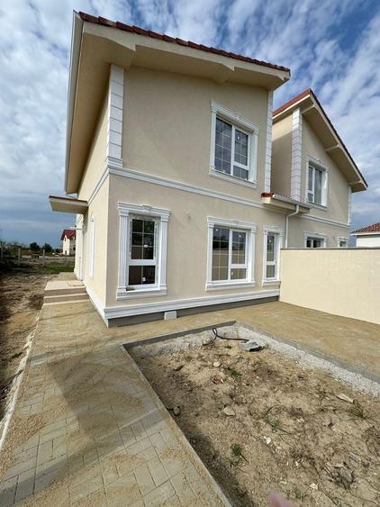 Duplex despartit prin camera tehnica - 4 camere Toate Utilitatile - 3