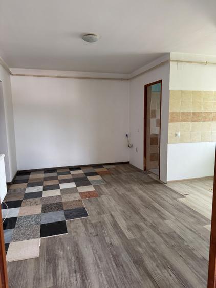 Apartament de vanzare cu 1 camera in Floresti, tip open space si dormitor, finisat, balcon, cu PARCARE, pe strada Florilor 41 - 4