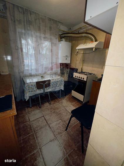 De inchiriat, 4 camere, decomandat, bilateral, centrala proprie, 400 - 4