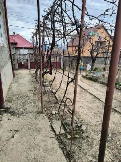 casa spatioasa de vinzare,ideala pentru confort si liniste - 6