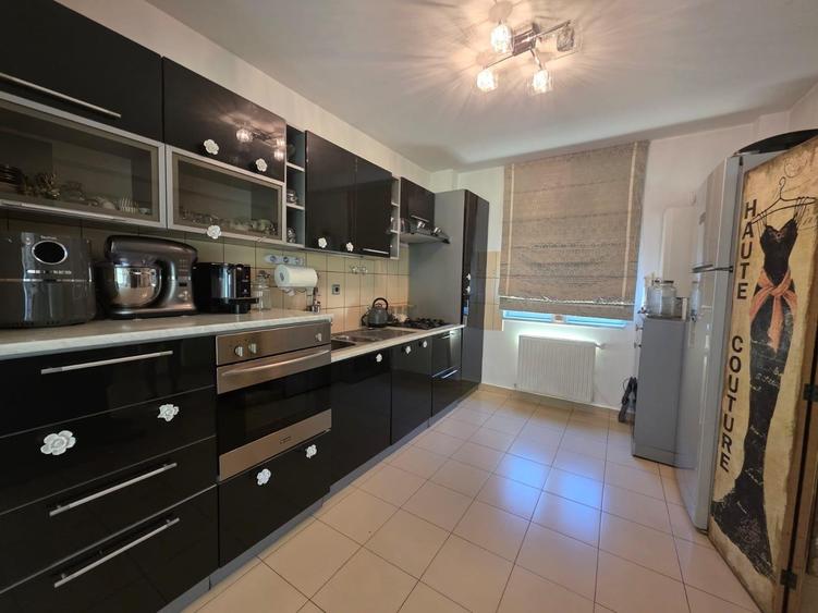 DE VANZARE - 5 CAMERE - VILA PIPERA, CARTIER AZUR - 7