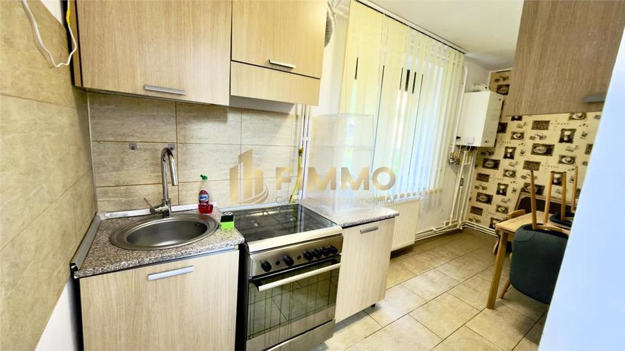Apartament cu 3 camere semidecomandat în Central