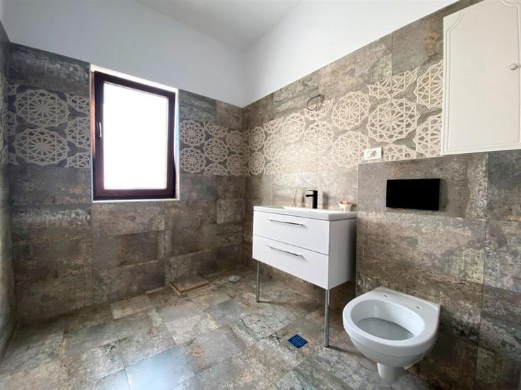 DE VANZARE VILA DANTELEI - DRUMUL TABEREI SECTOR 5 STATIE AUTOBUZ - 7