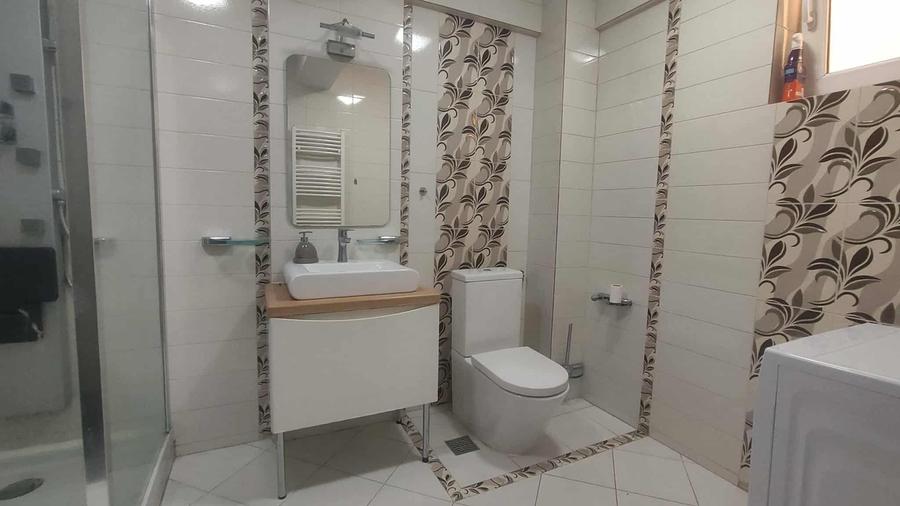 Aparatorii Patriei, Piata Berceni - 11