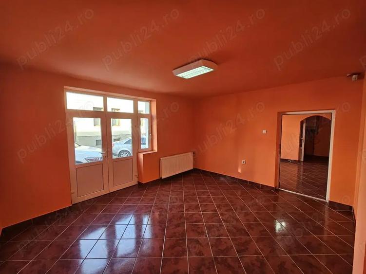 Dau in chirie Spatiu comercial central in Mun. Tarnaveni! - 6