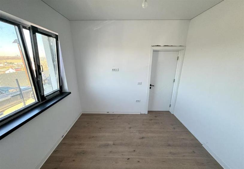 Casă cu 4 camere cu Teren 400 Mp în Vișani