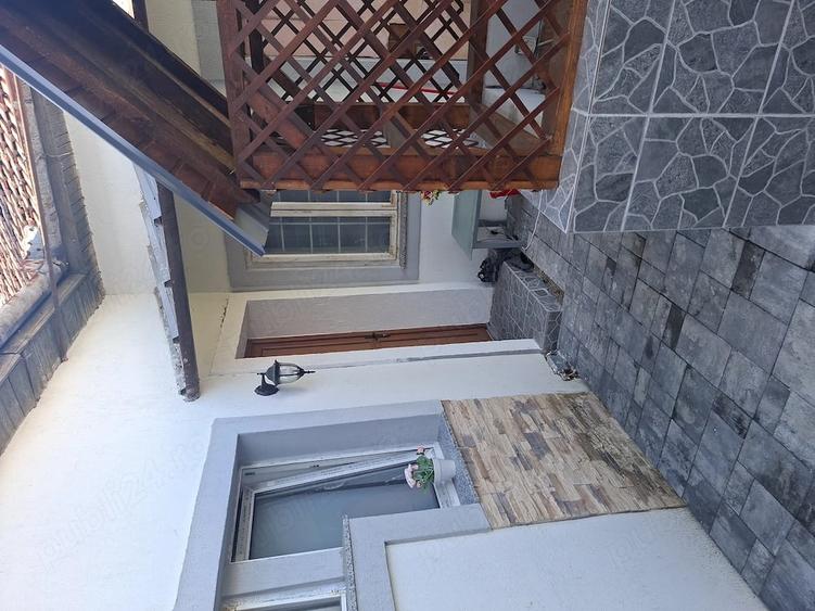 Garsoniera Apartament 22 mp + 335 mp teren in curte comuna - 1