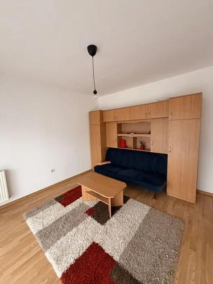 Apartament cu o camera decomandat, balcon, zona Porii - 3