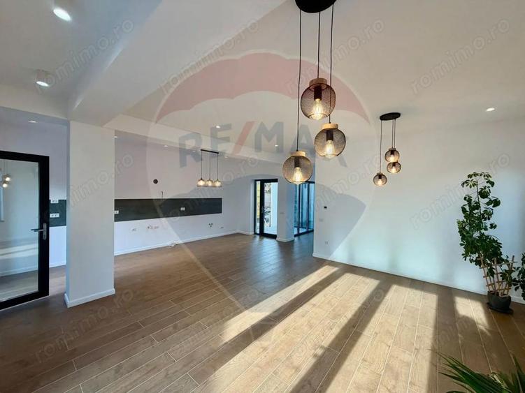 Casa / Vila cu 4 camere de vanzare in zona Dedeman - 1