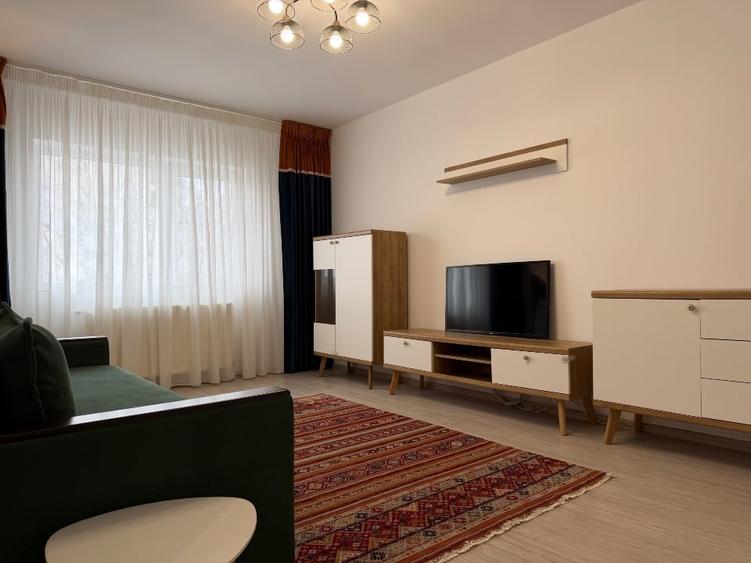 Persoană Fizică Închiriez apartament cu 2 camere decomandat - 1