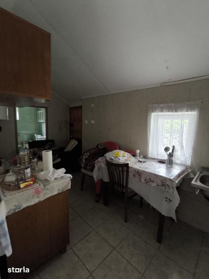 Casă cu 2 camere cu Teren 1300 Mp în Dobrovăț
