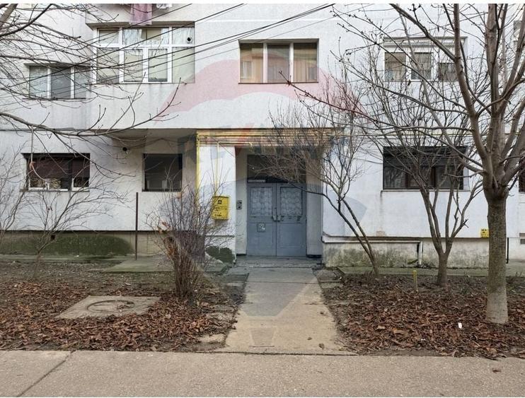 Apartament cu 2 camere de vânzare, etaj 3- zona Nord - 10