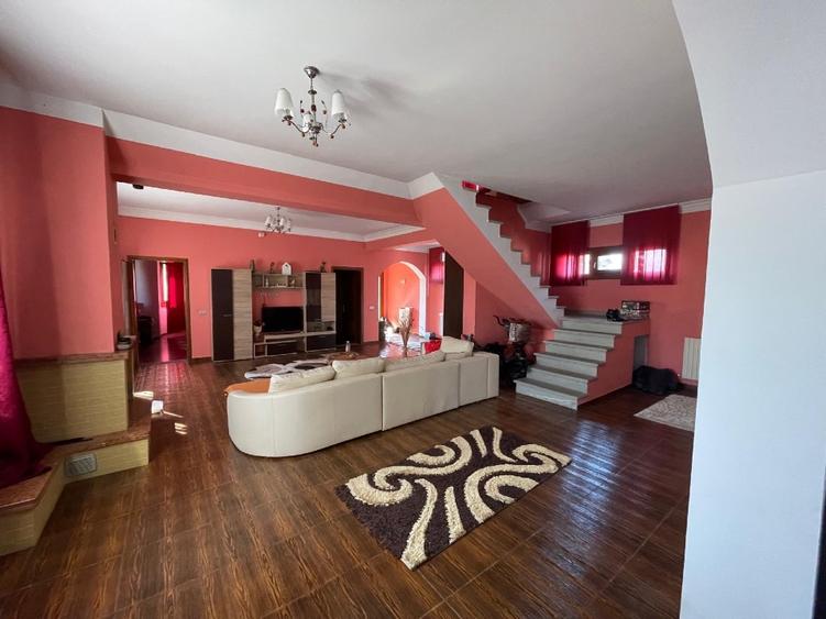 Casă de vânzare cu etaj  - 12