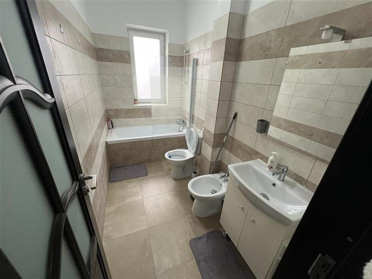 Apartament 2 camere, bloc nou, etaj 2(lift), zona Scoala 10 - 9