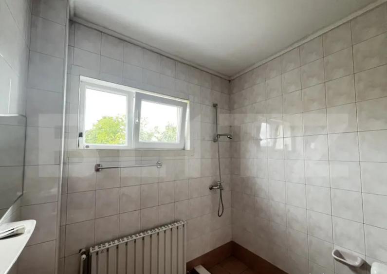 Casa de vanzare in Lazuri, ideala si pentru investitii - 6