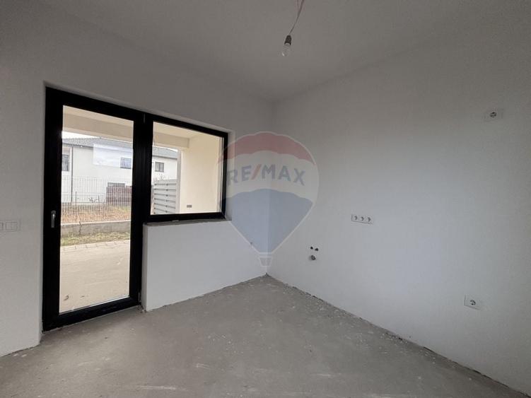 Casă / Vilă cu 4 camere de vânzare - 4