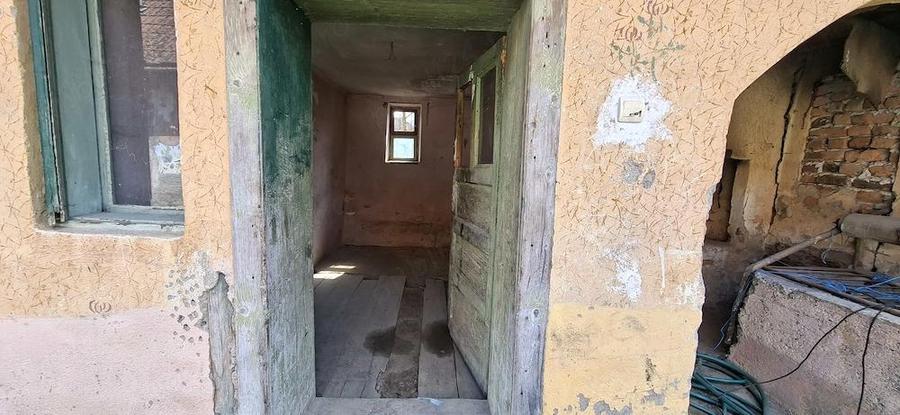 Vand Casa Compusa din 4 Camere - 9