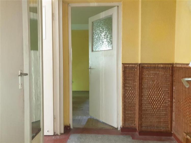 Apartament 2 camere, et 3, debransat,liber, Gara - 1