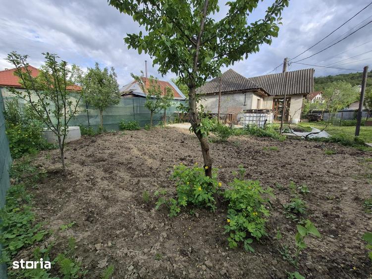 Casă cu 2 camere cu Teren 330 Mp în Cleja