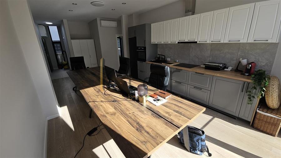 Apartament cu 3 camere semidecomandat, mobilat în Calea Turzii