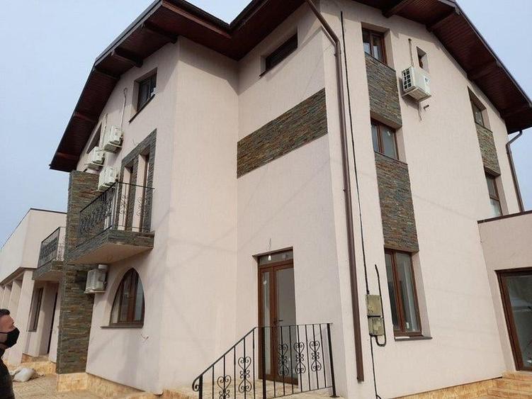 Casă cu 15 camere cu Teren 700 Mp în Poștei - Bucov
