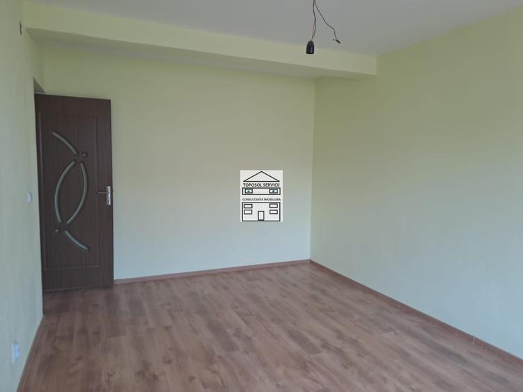 Casă individuală cu 5 camere cu Canalizare în Oncea