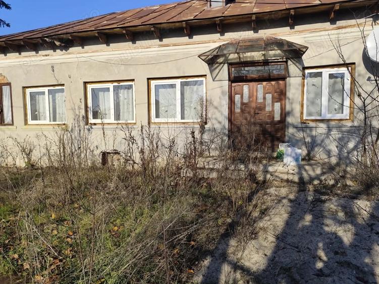 Casă cu 2 camere cu Teren 1600 Mp în Central