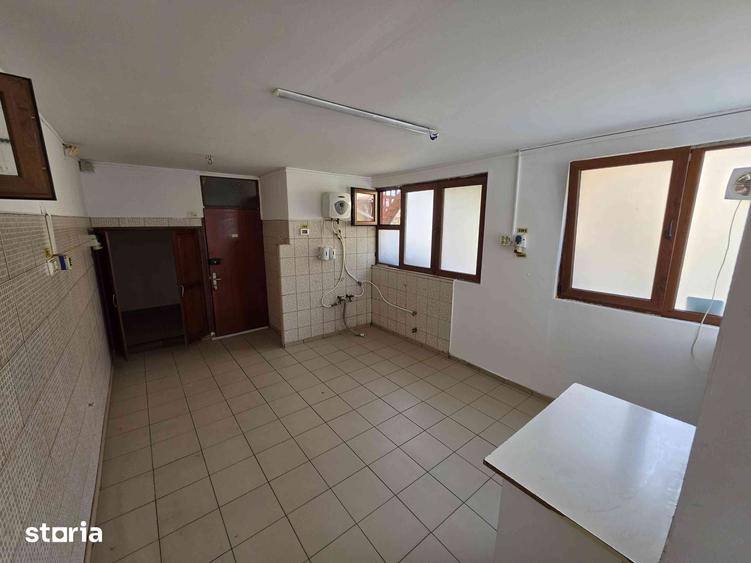 Spațiu comercial, de 60 mp, în Păulești