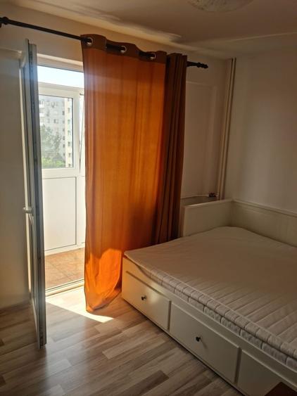 Apartament cu 2 camere semidecomandat, mobilat în P-ța Victoriei