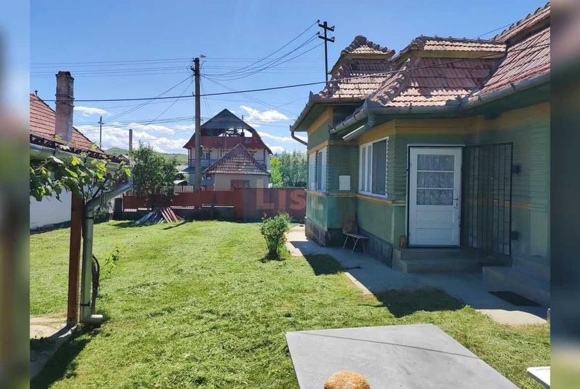 Casă cu 3 camere semidecomandat în Iara