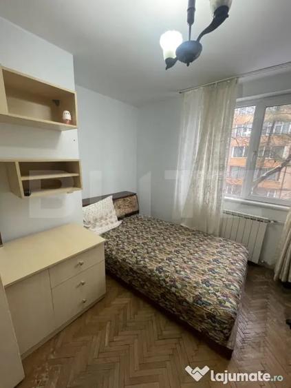 Apartament cu 3 camere semidecomandat în Central