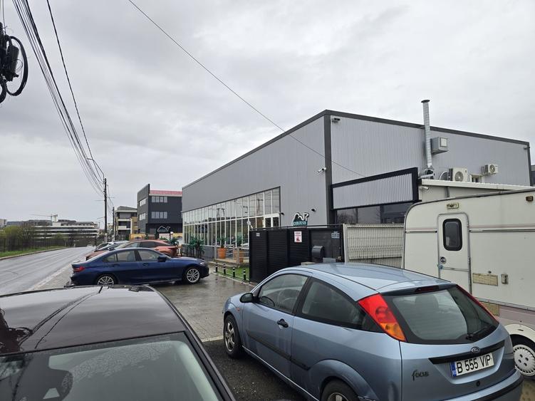 Spațiu comercial, de 1,000 mp, în Central