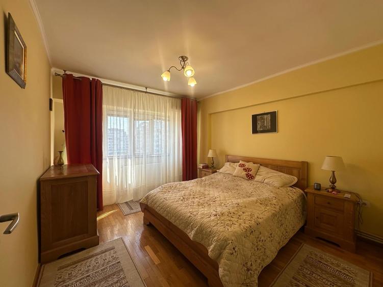 Apartament cu 4 camere decomandat în Gară