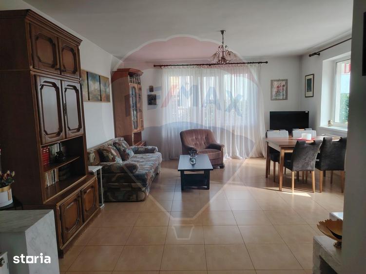 Casă cu 8 camere cu Teren 800 Mp în Central