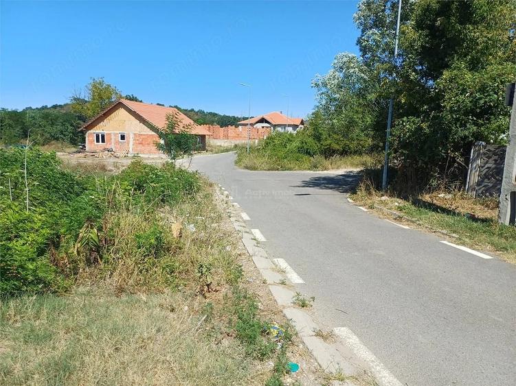 Teren de 473 mp, în Mociur