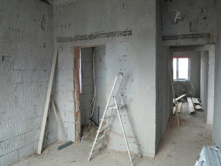 Casă individuală cu 3 camere cu Canalizare în Central
