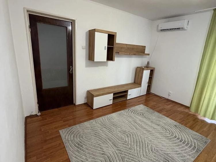 garsoniera dristor-metrou la scara blocului-modern - 4