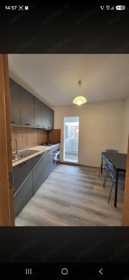 Apartament cu 3 camere decomandat în Sud