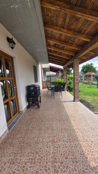 Casă cu 4 camere cu Teren 559 Mp în Popricani