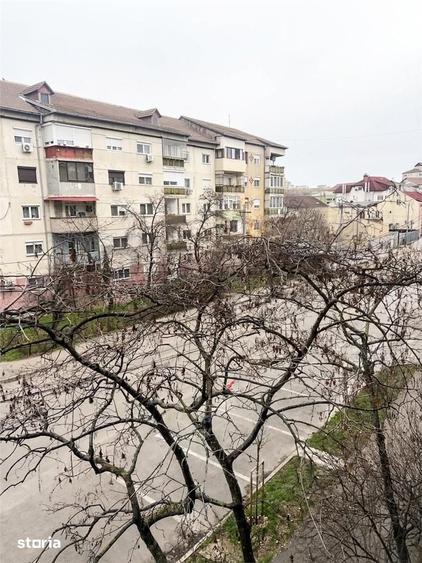 Apartament cu 3 camere decomandat în Decebal