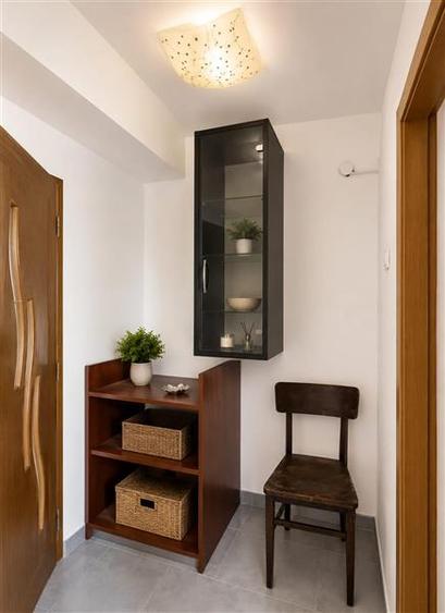 Apartament cu 2 camere semidecomandat, mobilat în Moroasa 2
