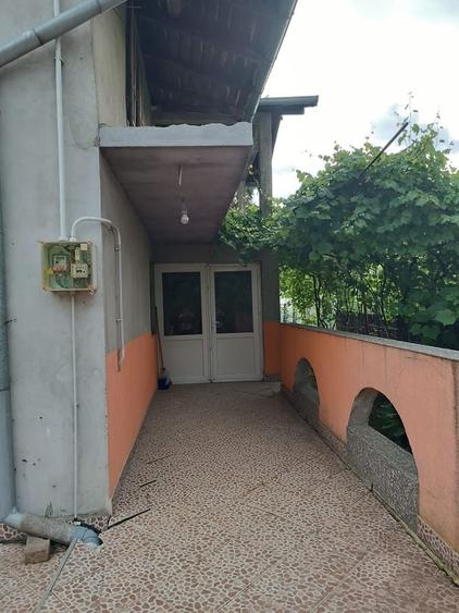 Casă cu 4 camere în Vadu Părului